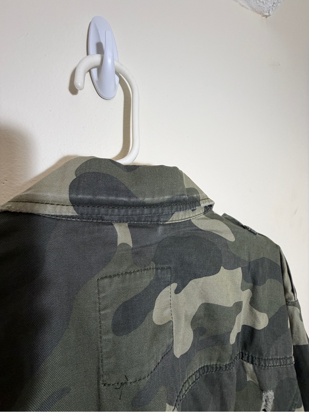 Hollister Women's Camouflage Utility Jacket with Fun Patches Size M - Picture 3 of 6